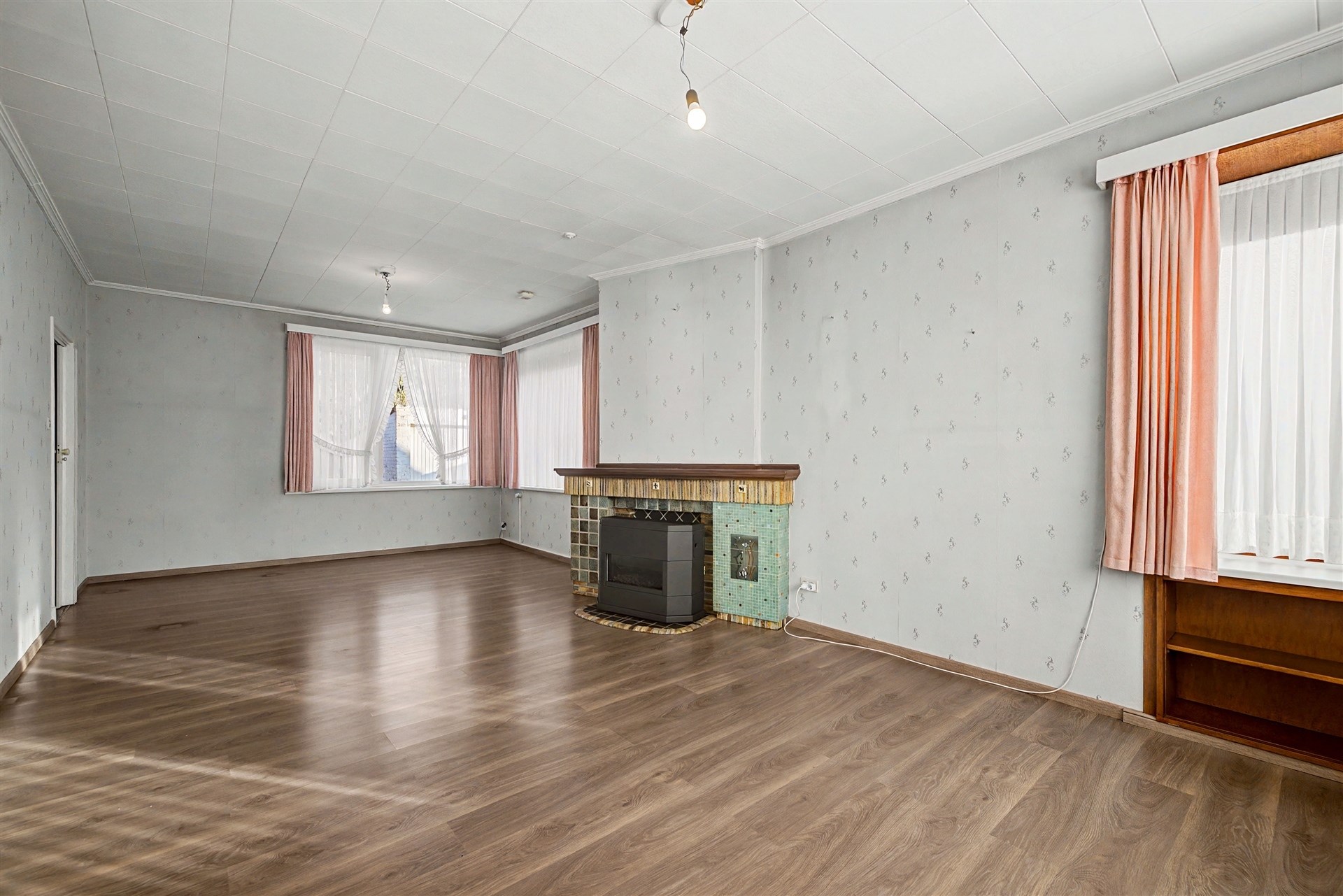 Uitstekend gelegen halfopen bebouwing met ruime oprit, 3 slaapkamers en uitgestrekte tuin - foto 5