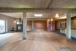 Op zoek naar een unieke woonplek waar ruimte en comfort samenkomen? Deze indrukwekkende loft biedt een sublieme woonervaring voor zij die op zoek...