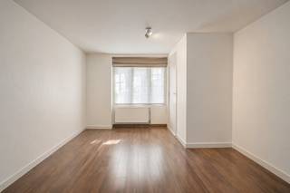 In de gegeerde Notarisstraat, op wandelafstand van de Reep en het historisch centrum van Gent, bevindt zich deze vergunde en volledig...