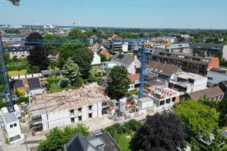 Maak vrijblijvend uw afspraak voor een individuele rondleiding op de werf en ontdek de troeven van dit project.Dit tweeslaapkamer appartement met een...