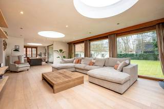 Ontdek deze karaktervolle villa op een toplocatie in de gegeerde Populierendreef in Assebroek, waar ruimte en elegantie samenkomen op een...