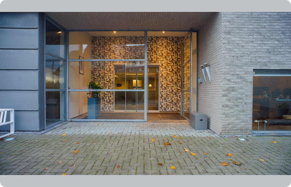 villa op 2.283m² met modern kantoor (150m²) en showroom (50m²) - foto 5