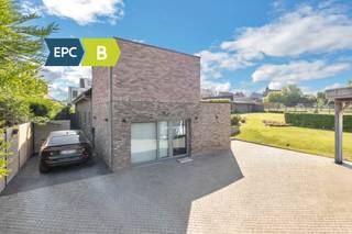 Voor meer info of een bezoek, bel 054 69 39 31 - Op een unieke strategische locatie te Meerbeke (Ninove) bevindt zich deze instapklare villa op...