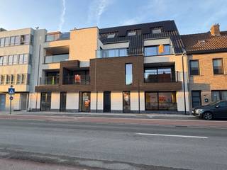 Dit nieuwbouwappartement is gelegen op de eerste verdieping van Residentie Ribera, een kleinschalige residentie langs de Oostendelaan te...