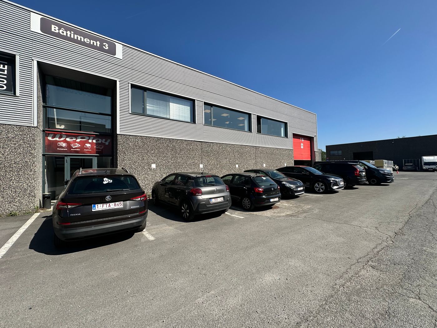 760 m² magazijn met 75 m² kantoren te huur - foto 1