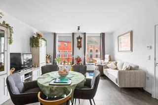 Bent u op zoek naar een zorgeloze investering op een plek waar wonen en zorg hand in hand gaan? Dit modern assistentie-appartement in het...