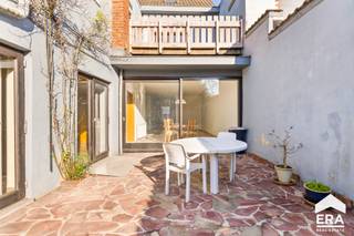 Deze royale woning van 265 m² bevindt zich op een uitstekende locatie in Beersel (Lot), op slechts enkele minuten wandelen van het station met...