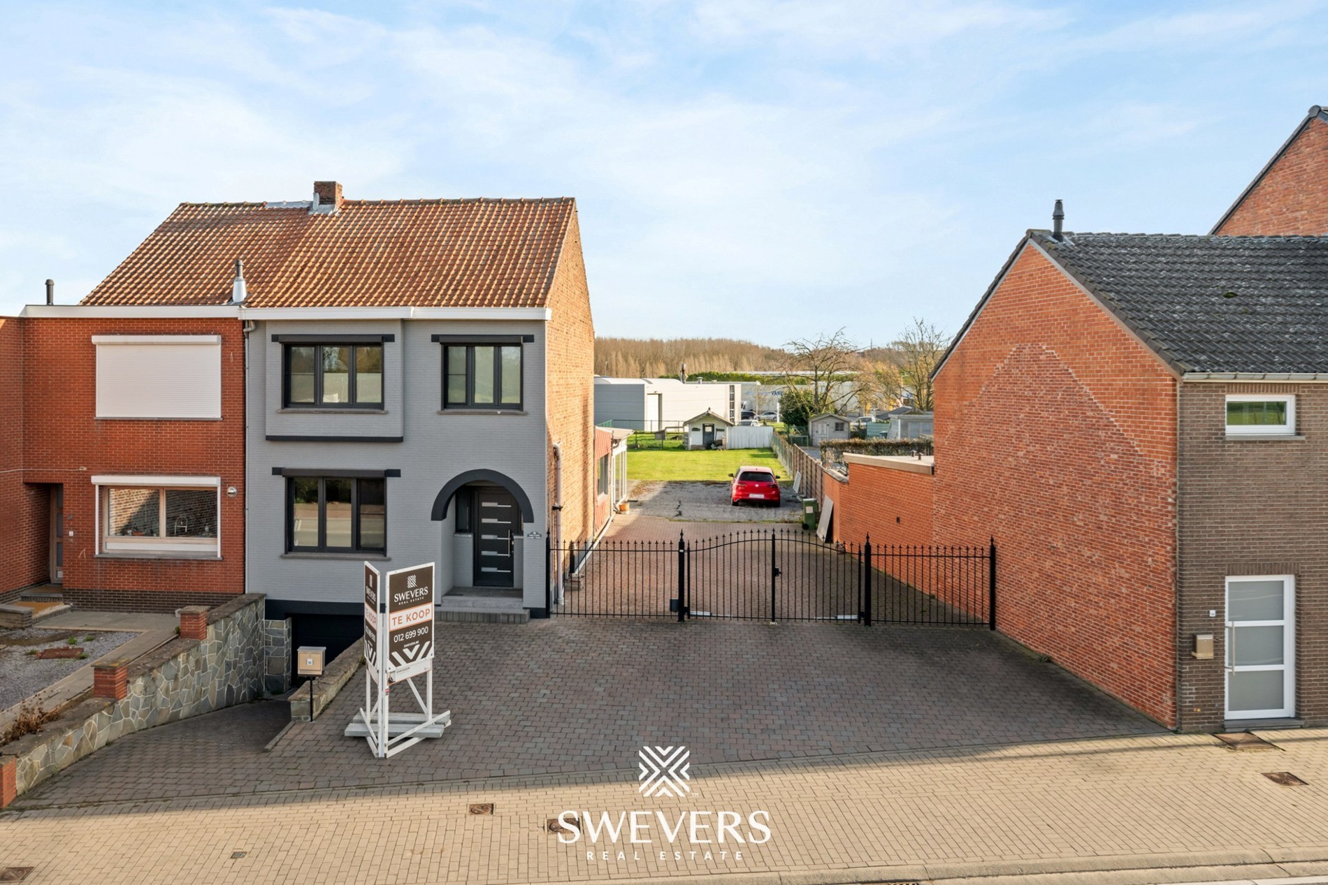 Ideale gezinswoning, instapklaar met ruime tuin en bouwgrond - foto 2