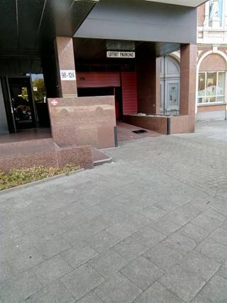 Car parking space no. 26 located in residence "BOUDELO" center Sint-Niklaas, close to Parkstraat, Onze-Lieve-Vrouwplein and Grote Markt.Entrance...