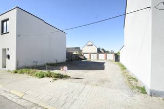 Gunstig gelegen perceel bouwgrond van ca. 310m²<br />Dit stuk bouwgrond is gelegen vlakbij het centrum van Zwijndrecht.<br /><br />Goede oriëntatie (Zuidwest).<br />Geen bouwverplichting.<br />Gelegen nabij belangrijke invalswegen naar Gent en Antwerpen.<br /><br />Neem contact op met ons voor de bouwvoorschriften via 03/775.78.79.<br /><br />Ben je ook van plan jouw eigendom te verkopen? Maak een afspraak voor een gratis schatting, wij maken er samen een succesverhaal van !<br />