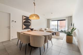 Zeer ruim en lichtrijk nieuwbouwappartement op een toplocatie aan de jachthaven van Zeebrugge. Het appartement beschikt over een inkomhal met...