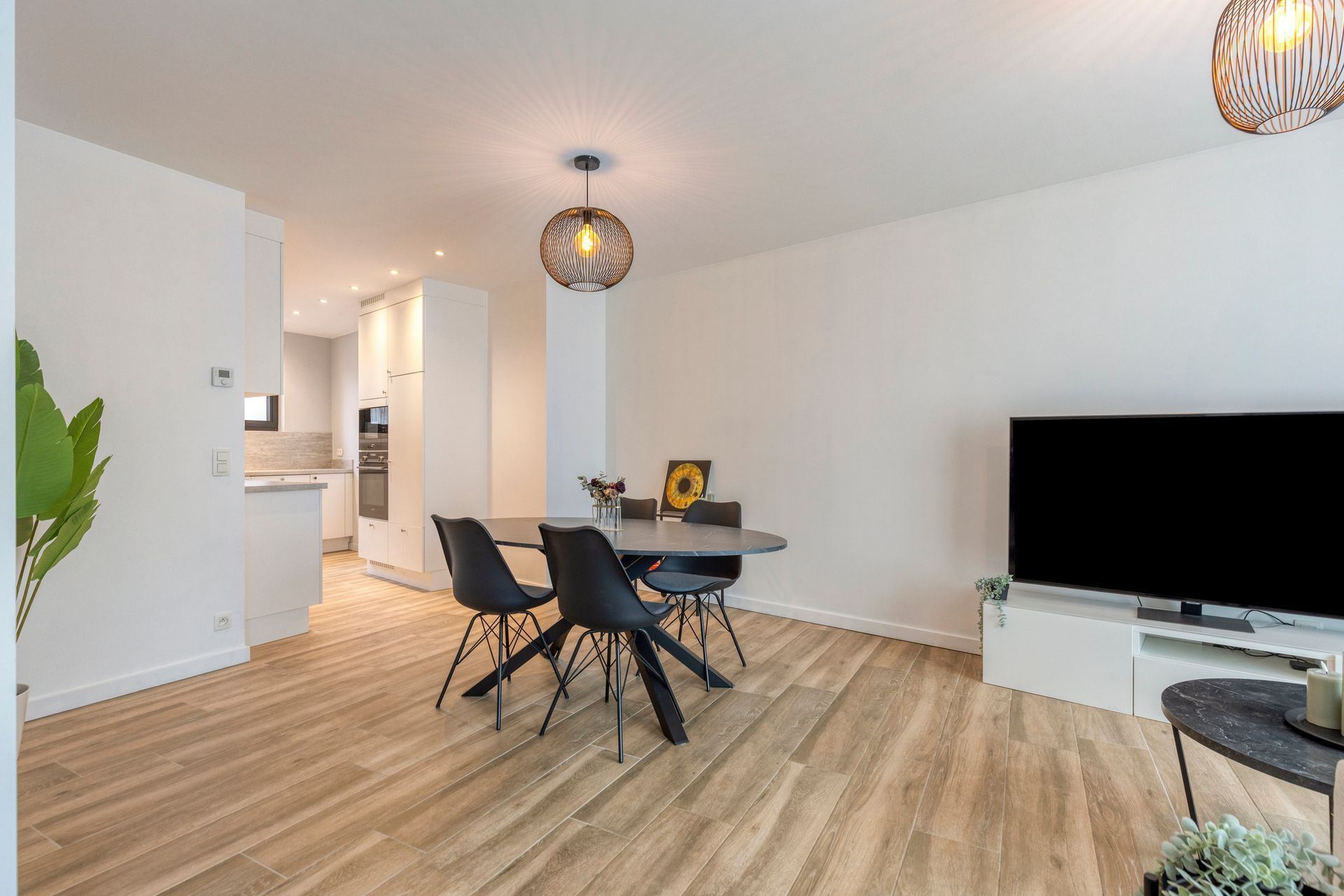 RECENT APPARTEMENT MET 2 SLPKS, TERRAS EN AUTOSTAANPLAATS - foto 4