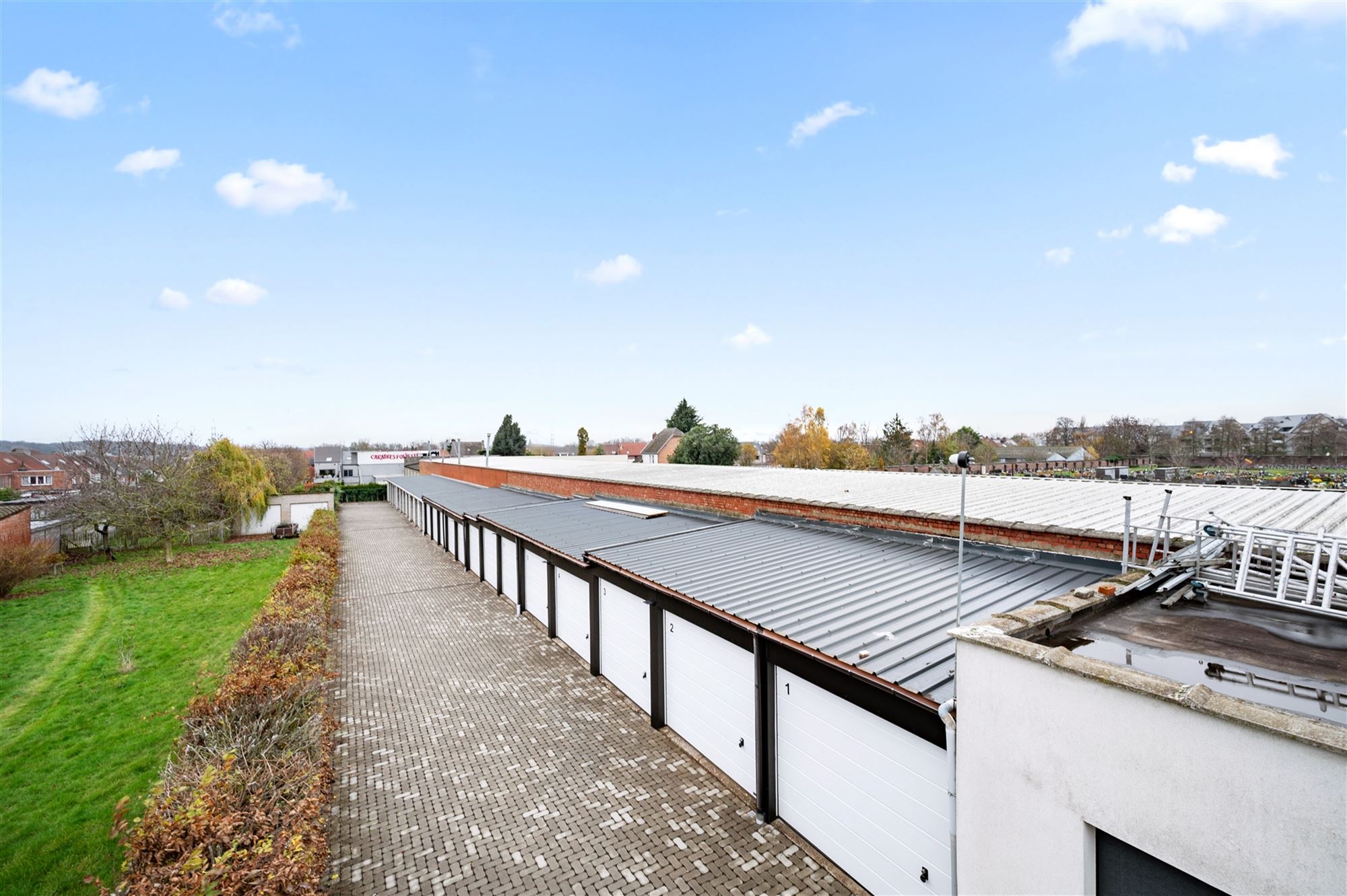 4 verhuurde garages – €520/maand – recent vernieuwd complex - foto 4