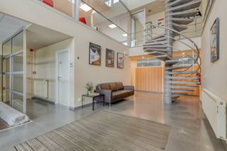 Ce bâtiment d'affaires prêt à emménager et facilement accessible est situé à Destelbergen, près de la R4. Le bâtiment a une superficie...