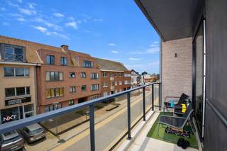 Energiezuinig appartement op de tweede verdieping (met lift) met 2 slaapkamers, 2 terrassen en autostaanplaats, gelegen te centrum...