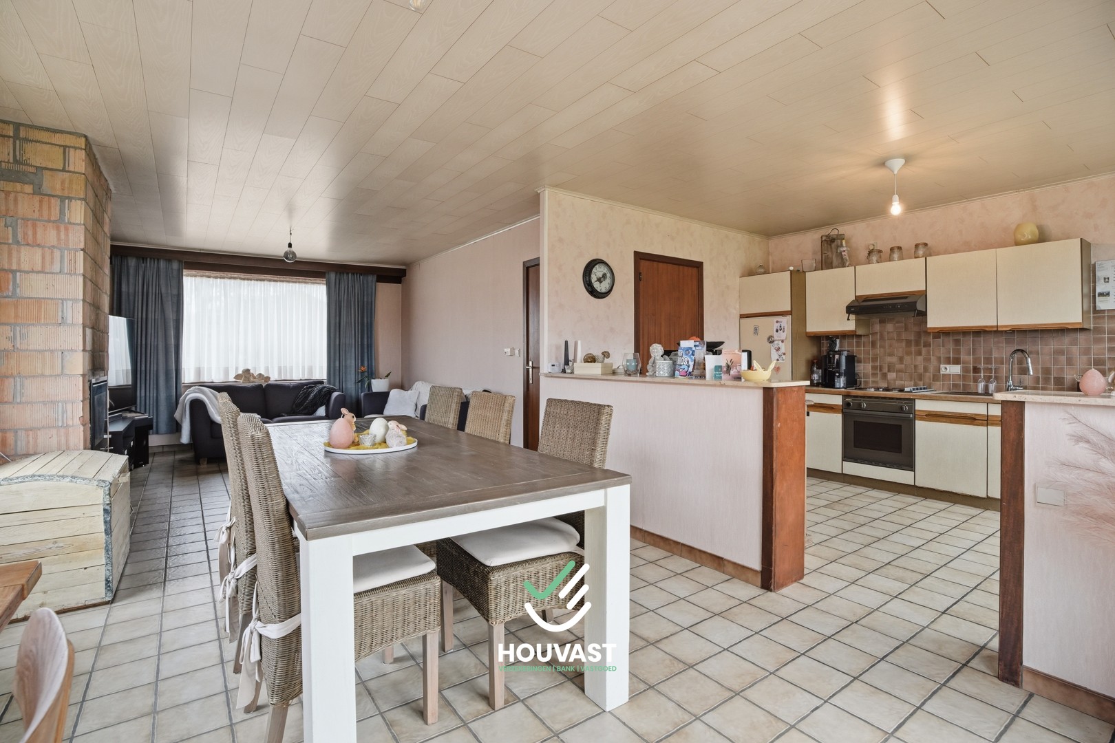 Te koop - Bungalow met 3 slaapkamers en veel potentieel in het charmante Woesten. - foto 4