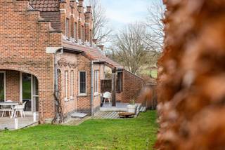 Deze instapklare villa blinkt uit in ruimte, comfort en kwaliteit. Perfect voor gezinnen, samengestelde gezinnen, thuiswerkers of wie extra...