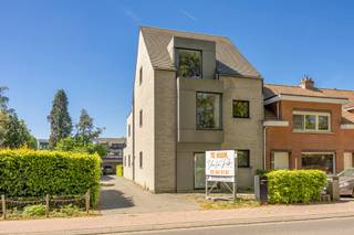 Ontdek dit instapklare en hoogwaardig afgewerkt duplex appartement, gelegen in een verzorgd en kleinschalig appartementsgebouw van 2010.Dit eigendom...
