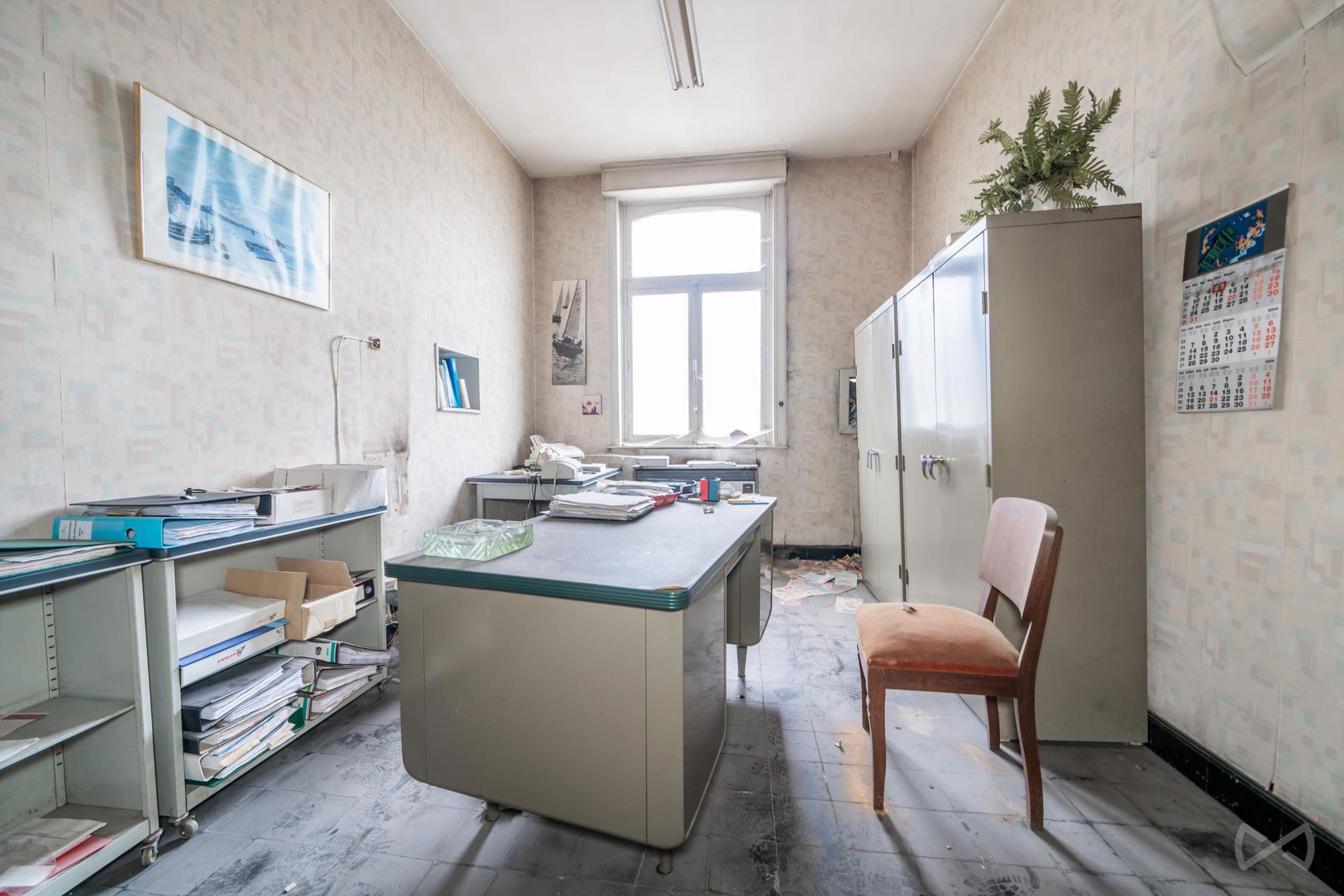 Magazijn van 735m2 en huis in Gaurain. - foto 5