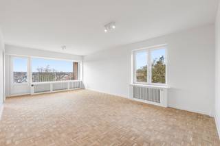 Graag stellen wij u dit volledig gerenoveerde appartement met 3 slaapkamers (103 m2 referte EPC) voor in Heverlee. Het appartement geniet een...