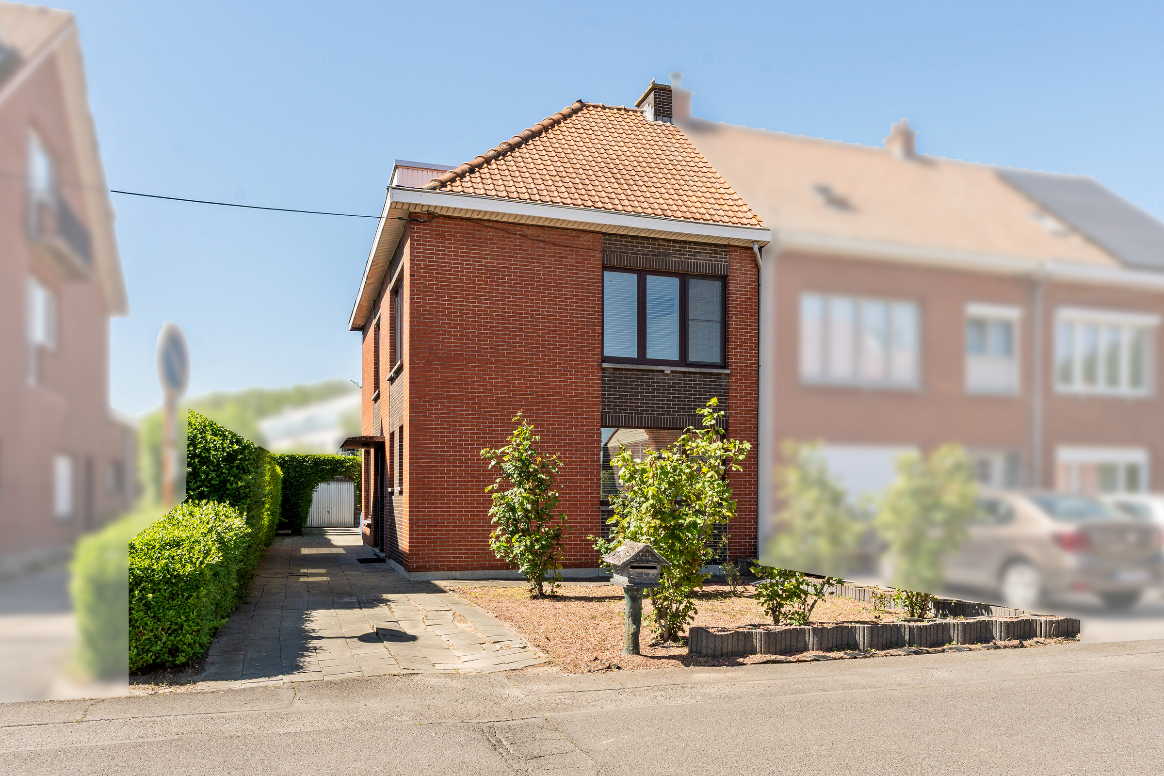 Te renoveren halfopen bebouwing met veel mogelijkheden - foto 1