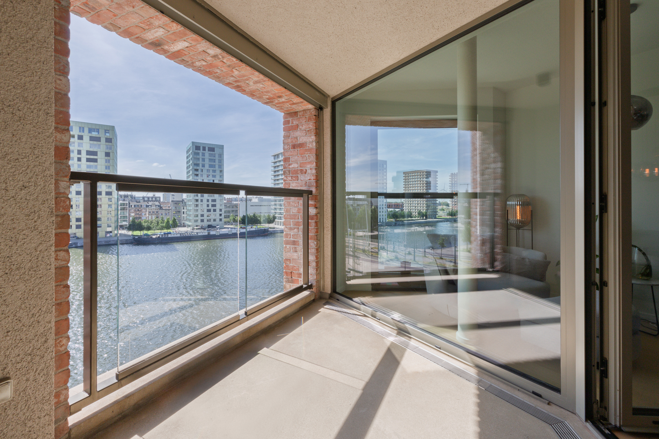 ANTWERPEN -Twee slaapkamer appartement met zicht op water - foto 4