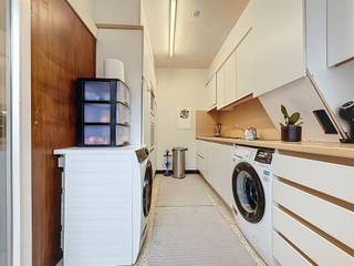 INSTAPKLAAR APPARTEMENT MET DRIE SLAAPKAMERS, 2 TERRASSEN EN GARAGE IN CENTRUM IEPER! Het appartement bevindt zich op de tweede verdieping en bestaat...