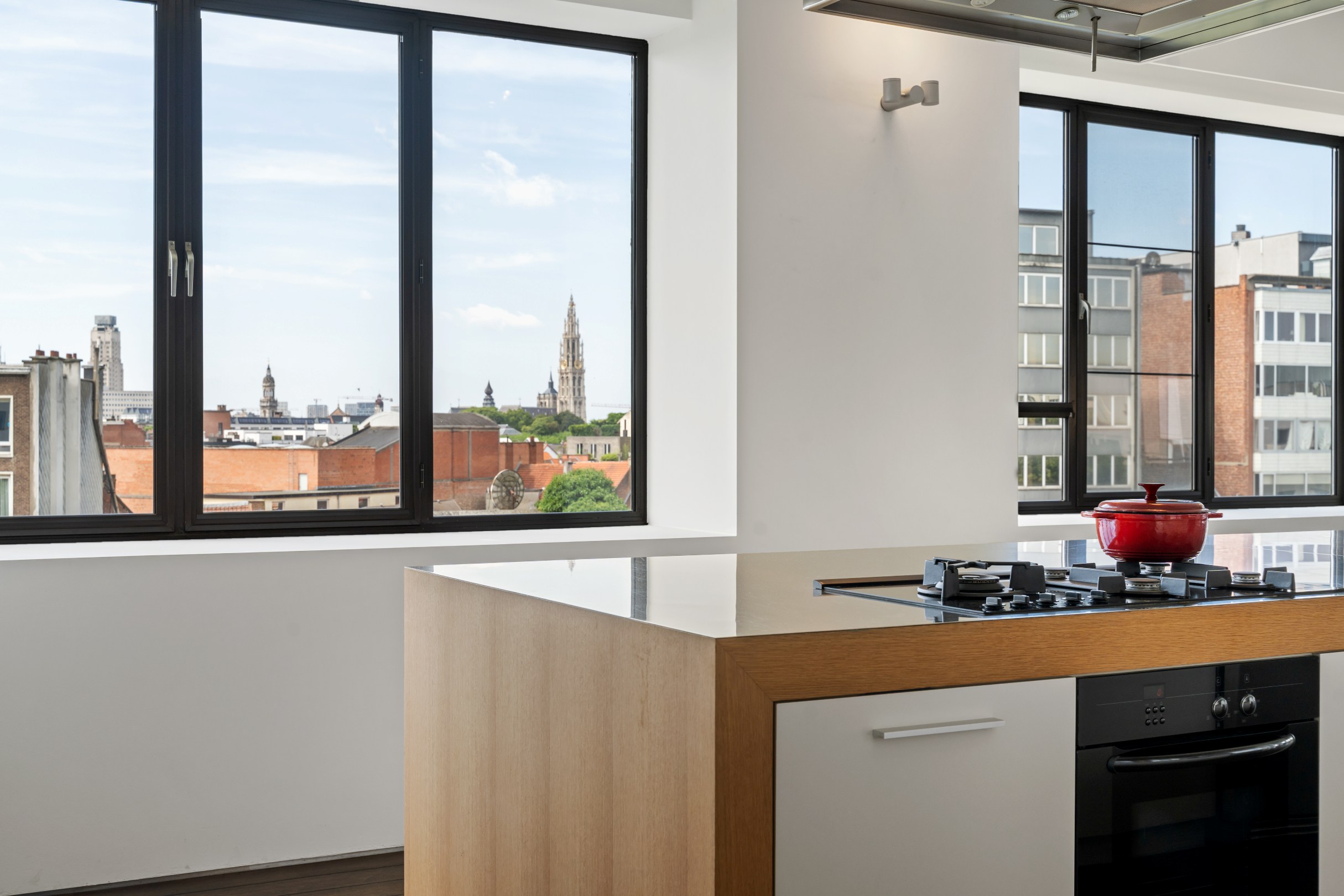 Exceptional loft of 326 m² on the Eilandje with panoramic views over Antwerp. - photo 3