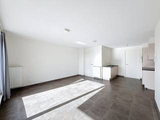 Nieuwbouwappartement in residentie "Helios" met 2 slaapkamers, 2 terrassen en autostaanplaats te huur in Ieper. Het appartement is...