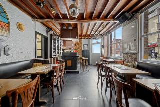 Droomt u ervan wonen en werken te combineren op één locatie? Dan is dit een unieke opportuniteit. Het geheel bestaat uit twee aparte...