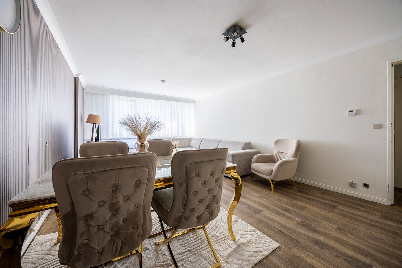 Verhuurd 1-slaapkamer appartement (65m²). - foto 5