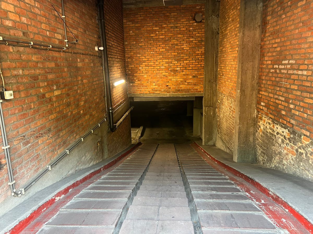 Ondergrondse autostaanplaats te huur in centrum Hasselt. - foto 5