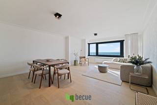 STARTPRIJS: 495.000 EURO ! Luxueus vernieuwd appartement (92 m²) met EPC A<br />Dit volledig gerenoveerde appartement van 92 m² geniet een topligging op wandelafstand van het Silt en combineert verfijnd wooncomfort met hoogwaardige materialen en uitstekende energieprestaties (EPC-label A).<br /><br />De royale, lichtrijke leefruimte is afgewerkt met volwaardig parket en straalt warmte en elegantie uit. Aansluitend bevindt zich de volledig vernieuwde designkeuken, uitgerust met kwalitatieve materialen en moderne toestellen – een perfecte harmonie tussen esthetiek en functionaliteit.<br /><br />De stijlvolle badkamer beschikt over een ruime inloopdouche en wordt aangevuld met een apart gastentoilet. Twee praktische bergingen zorgen voor bijkomend comfort en optimale opbergruimte.<br /><br />Beide volwaardige slaapkamers geven uit op het zonnige terras, waar u in alle rust en privacy kan genieten.<br /><br />Ook de residentie werd grondig gemoderniseerd: de stijgleidingen werden vernieuwd en de achtergevel werd recent gerenoveerd.<br /><br />Het appartement wordt ongemeubeld verkocht. De aanwezige meubelen kunnen desgewenst afzonderlijk worden overgenomen.<br />Mogelijkheid tot aankoop van een garage in de onmiddellijke nabijheid (onder het Epernayplein).