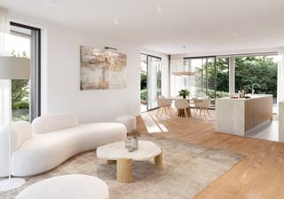 Met een indrukwekkende bewoonbare oppervlakte van maar liefst 134 m² behoort dit appartement tot de ruimste woonentiteiten binnen Residentie Bundswijk. De woonst beschikt over twee slaapkamers en twee terrassen met een gezamenlijke oppervlakte van 27 m², waardoor binnen- en buitenruimte mooi in balans zijn.De ruime leefomgeving biedt tal van mogelijkheden om comfortabel te wonen en gasten te ontvangen. Verder beschikt het appartement over een badkamer met douche en ligbad, een praktische berging en een aparte wasberging die zorgt voor extra gebruiksgemak in het dagelijks leven. Dankzij de combinatie van een lucht/water warmtepomp, vloerverwarming en zonnepanelen geniet u van een energiezuinige woning die volledig klaar is voor de toekomst. De kwalitatieve afwerking en de moderne architectuur maken van dit appartement een bijzonder aantrekkelijke woonopportuniteit.Geschikt voor zowel eigen bewoning als interessante investeringsopportuniteit. Wilt u meer weten? Plan uw werfbezoek of vraag meer informatie aan via info@homies.be of 016 22 82 22.<br />