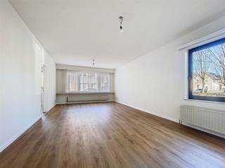 Ruim gelijkvloers appartement met zonnige tuin en garage nabij centrum Brasschaat. Dit instapklare gelijkvloersappartement is ideaal gelegen vlakbij...