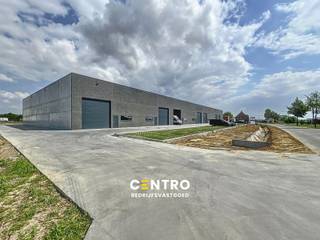 Benaderende bruto-AFMETINGEN: Magazijn: b: 12m x d: 18m  (216 m²)3 private parkeerplaatsen: 6m x 2,5 mOok andere oppervlakte te verkrijgen:...