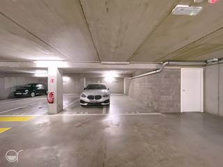 Staanplaats vlakbij stadscentrum. De staanplaats is makkelijk bereikbaar en is geschikt voor 1 wagen. Ingang via Elsa Guyssenpad...