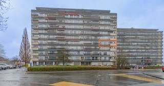 Dit op te frissen hoekappartement, gelegen op de 4e verdieping, biedt een prachtig uitzicht op de stadsvijver van Dendermonde. De unieke locatie,...