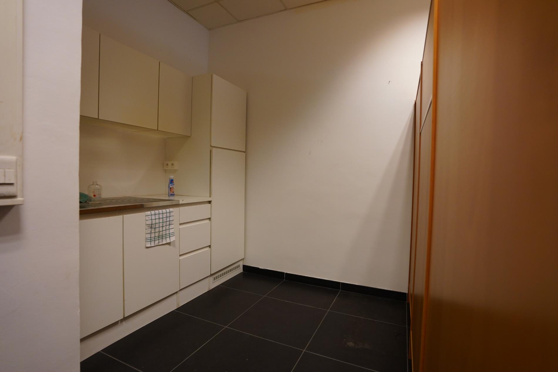 Centraal gelegen bureel in luw handelscentrum - foto 5