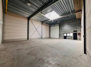 Magazijnen van 500m² te huur op de site van de voormalige meubelfabriek De Kempen, in de Industriezone van Malle. De oude gebouwen werden...