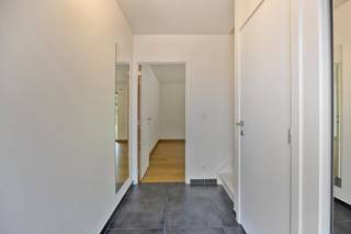 Pop in the center of Merelbeke! In Zusters Maricolenstraat 21, you will find this recent and well-maintained family home from 2014. An...
