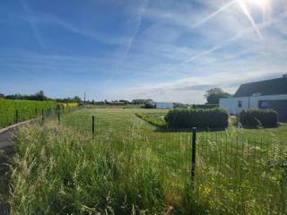 Perceel bouwgrond (7are59ca) met een uitstekende ligging voor een open bebouwing. Mogelijkheid om een woning van +/-250m2 te bouwen. Gevel: 6,71m/ gelijkvloers: 15m/ verdiep: 12m<br />De bouwgrond is centraal gelegen in een residentiële buurt, op enkele minuten van Wolvertem en Londerzeel centrum. Uitstekende verbinding Brussel-Ring-Antwerpen.