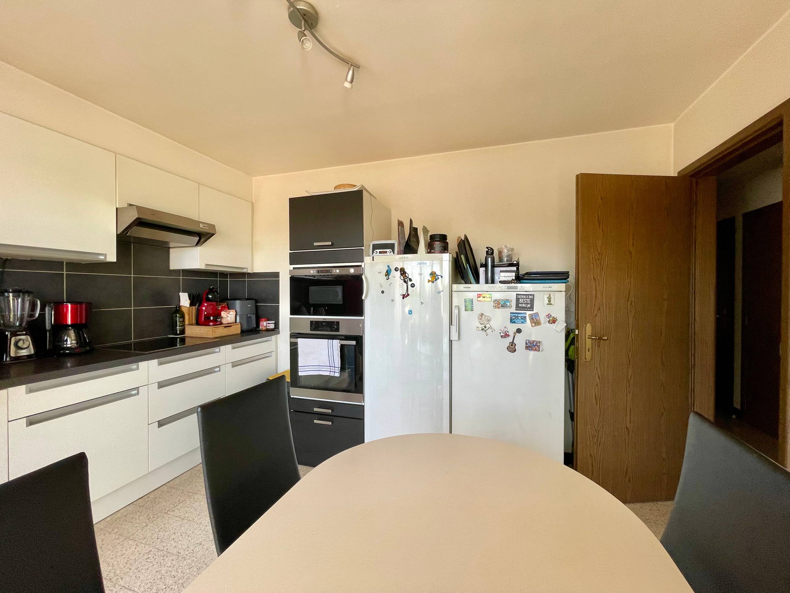 Appartement met twee slaapkamers, terras en garage - foto 5