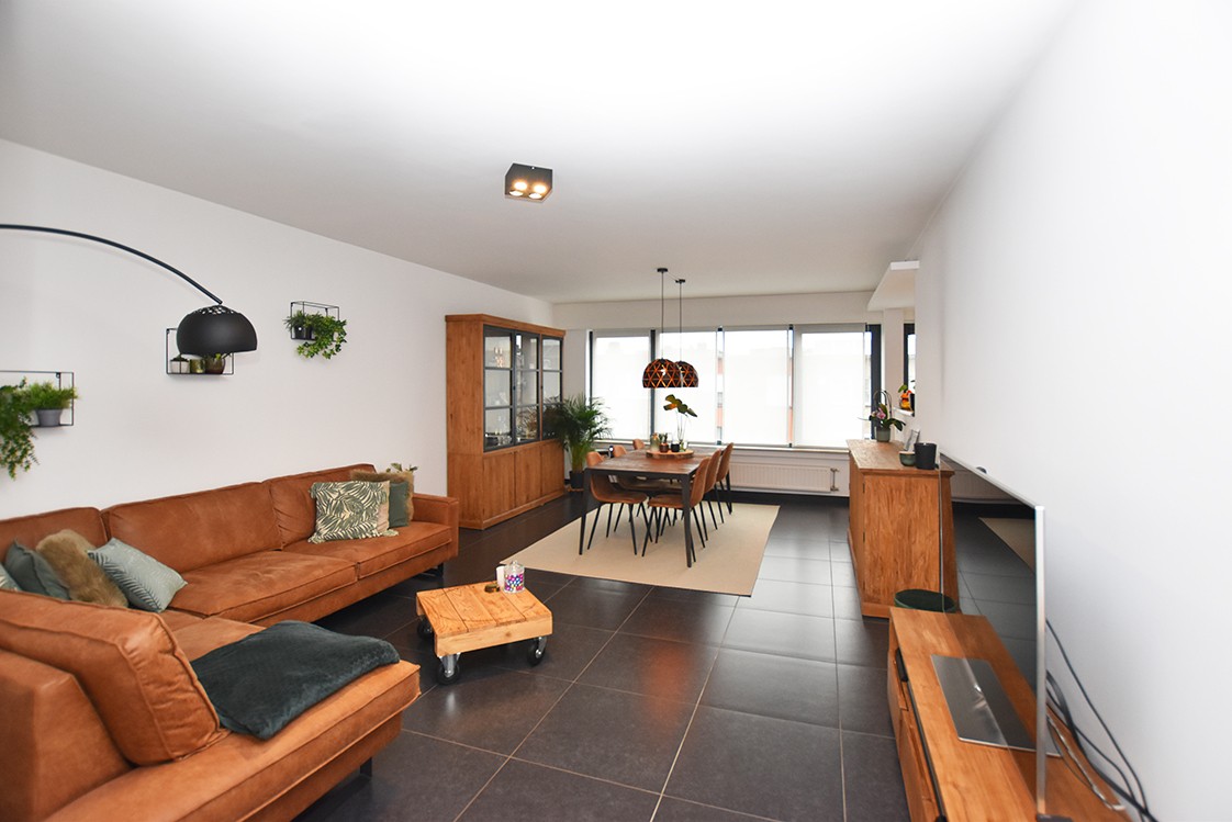 Prachtig, volledig gerenoveerd appartement met twee slaapkamers op rustige locatie te Borsbeek! - foto 2