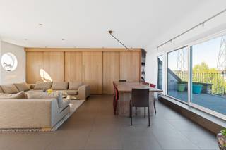 Wonen aan het water én midden in het centrum? Dit dakappartement maakt het mogelijk. Gelegen aan het kanaal, biedt dit eigendom een...