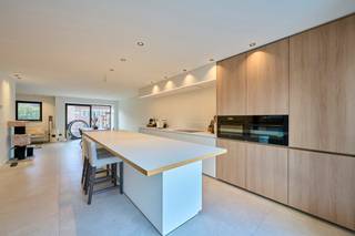 ZEER RUIM MODERN EN LICHTRIJK TRIPLEX APPARTEMENT IN HET CENTRUM VAN OUDSBERGEN (MEEUWEN)Dit prachtig, instapklaar triplex appartement bestaande uit...