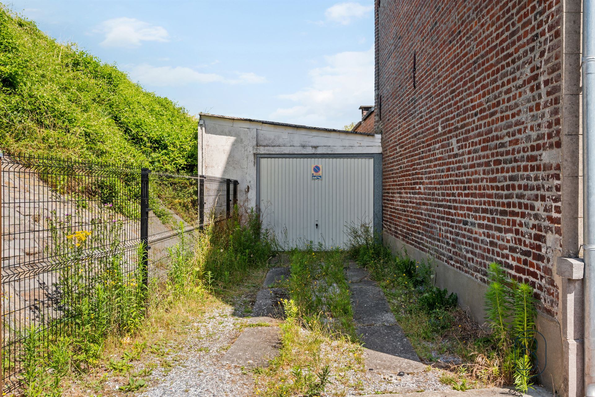 Maison à rénover avec 3 chambres et jardin ! - photo 2