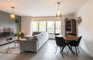 Gezellig gedeeltelijk gerenoveerd appartement op 1ste verdieping in gesloten bebouwing. Bewoonbare oppervlakte 75m². Bouwjaar 2010. EPC waarde...