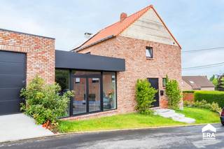 &#127969; Nieuwbouwwoning te koop in HeuvellandDeze energiezuinige nieuwbouwwoning (bouwjaar 2024) biedt een royale bewoonbare oppervlakte van 240 m²...