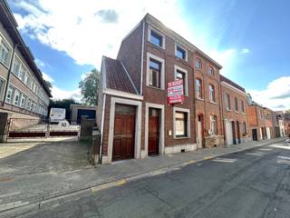 Bent u op zoek naar een woning met karakter, ruimte én potentieel, gelegen in het bruisende hart van Tongeren? Dan is dit uw kans!Deze verrassend...